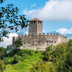 https://castello-di-zumelle.hotelinveneto.com