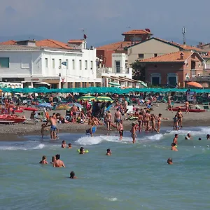 https://hotel-aurora-marina-di-cecina.it-tuscanyhotel.com