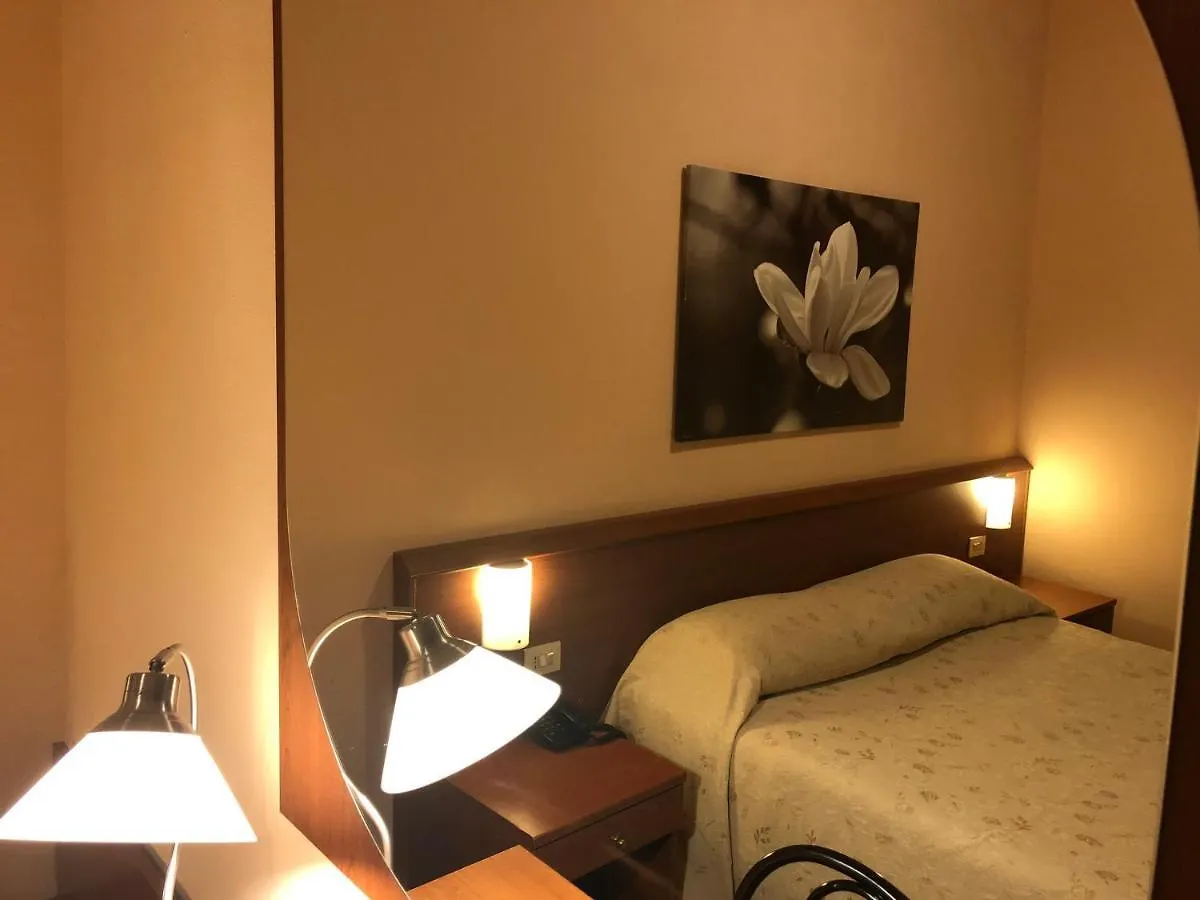 Hotel Paradiso Милан