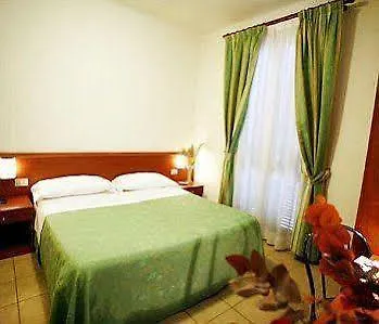 Hotel Paradiso Милан 2*,  Италия