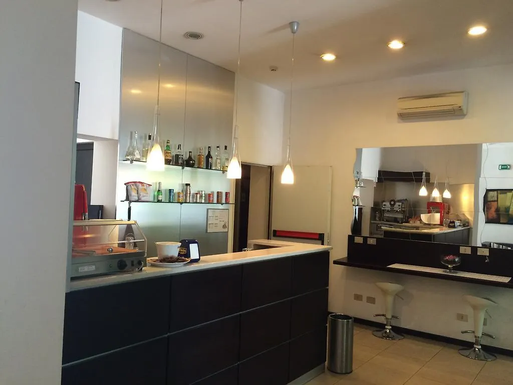 Hotel Paradiso Милан 2*,