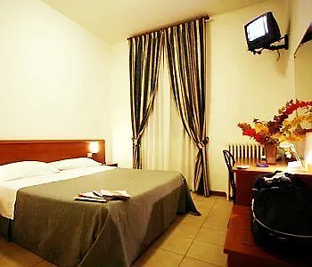 Hotel Paradiso Милан 2*,  Италия