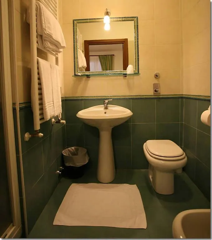 Hotel Paradiso Милан 2*,