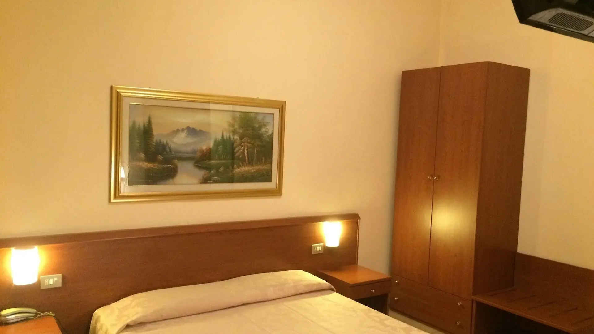 Hotel Paradiso Милан