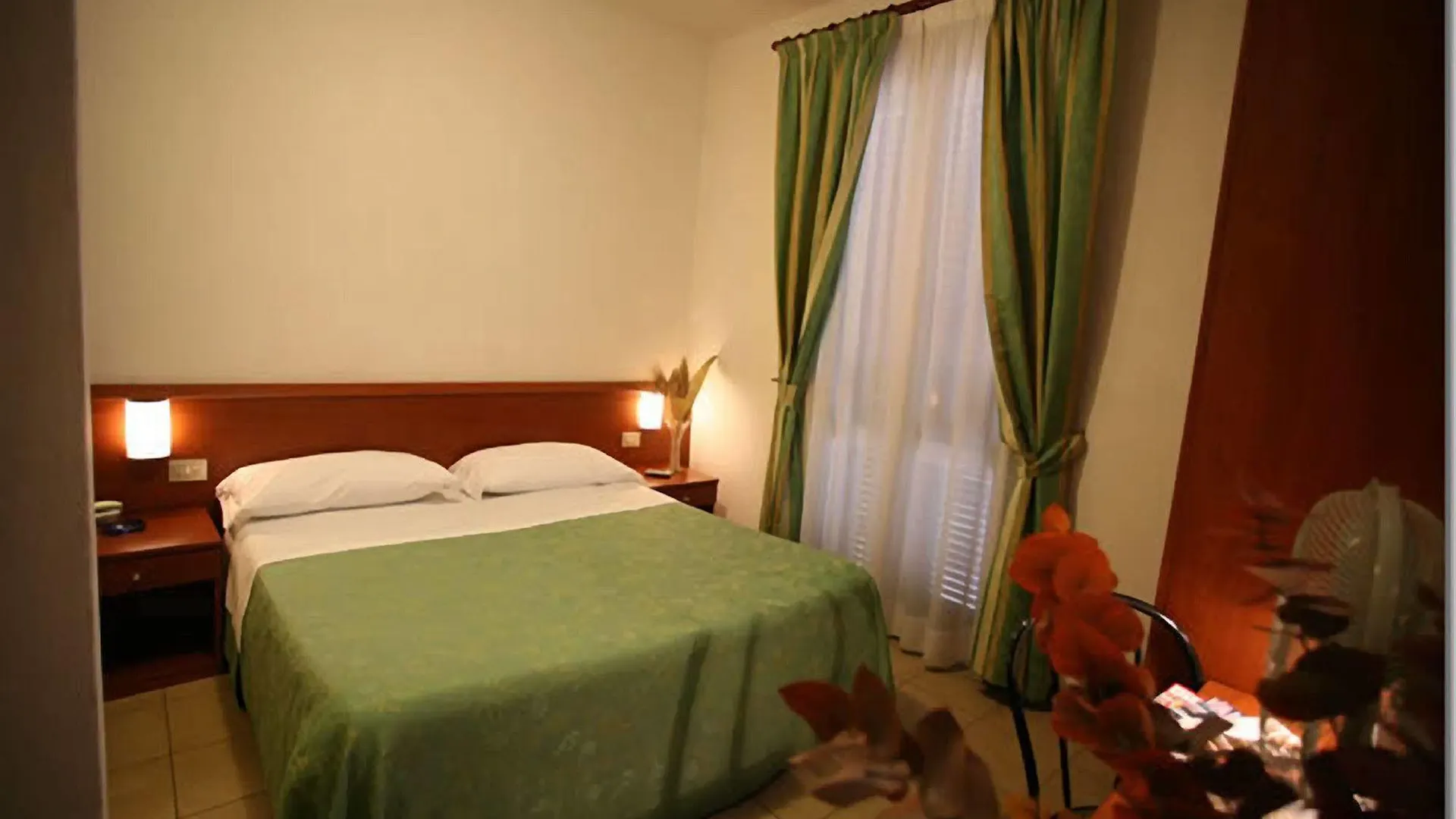 Hotel Paradiso Милан Италия