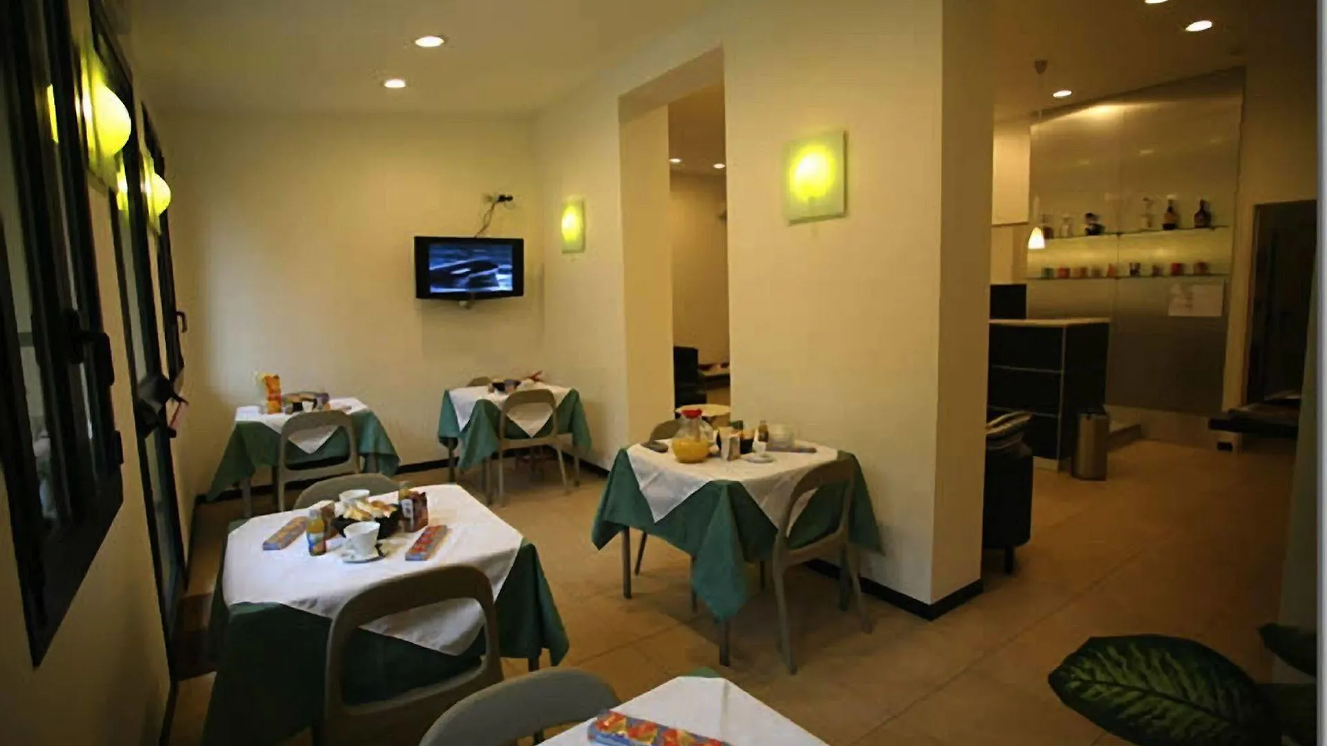Hotel Paradiso Милан 2*,  Италия